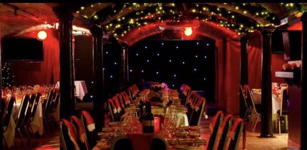 Празднование Нового Года в баре Three Sisters в Эдинбурге