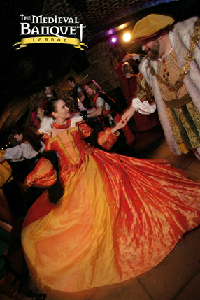 Новогодний банкет в средневековом стиле в Лондоне