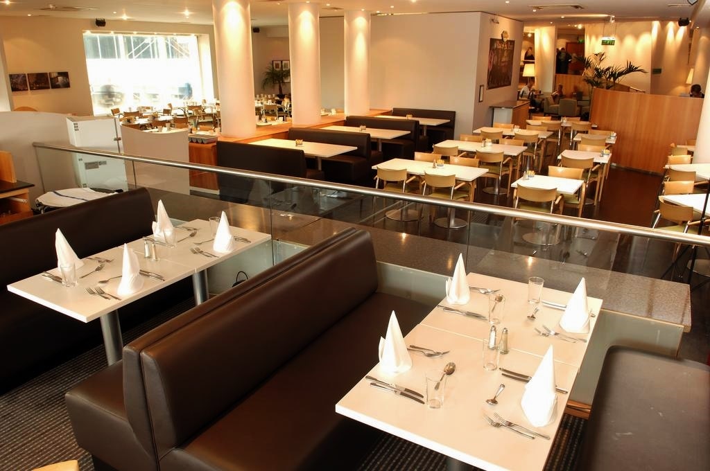 фото Holiday Inn Edinburgh restaurant картинка Holiday Inn Edinburgh restaurant