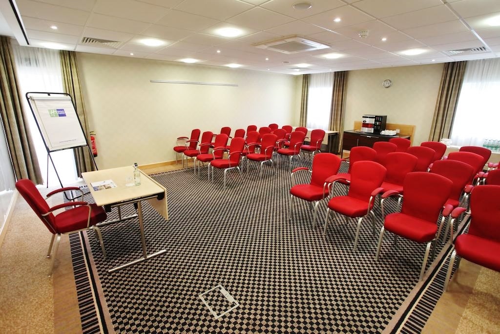 фото Holiday Inn Express Southampton conference hall картинка Holiday Inn Express Southampton conference hall