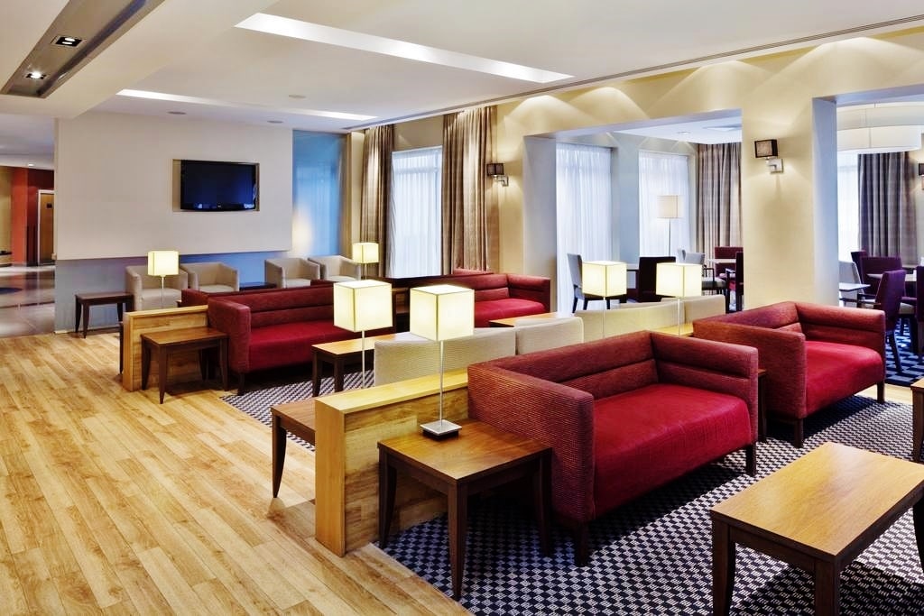 фото Holiday Inn Express Southampton lobby картинка Holiday Inn Express Southampton lobby