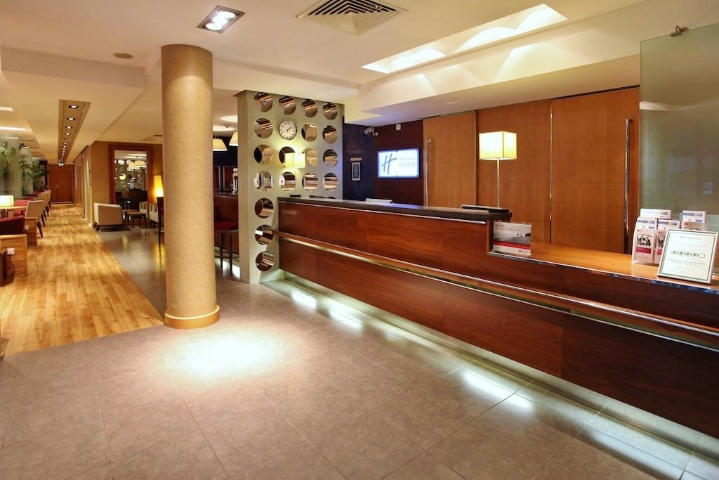фото Holiday Inn Express Southampton reception картинка Holiday Inn Express Southampton reception