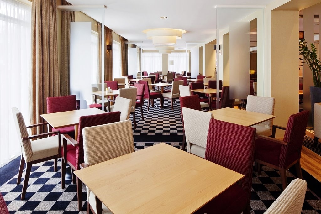 фото Holiday Inn Express Southampton restaurant картинка Holiday Inn Express Southampton restaurant